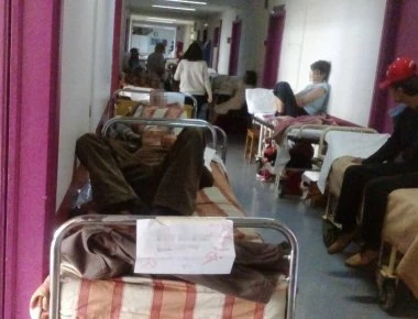 Τριτοκοσμικές συνθήκες στα δημόσια νοσοκομεία - Έγκυες γεννούν στους -3 και ασθενείς παγώνουν από το κρύο (βίντεο)